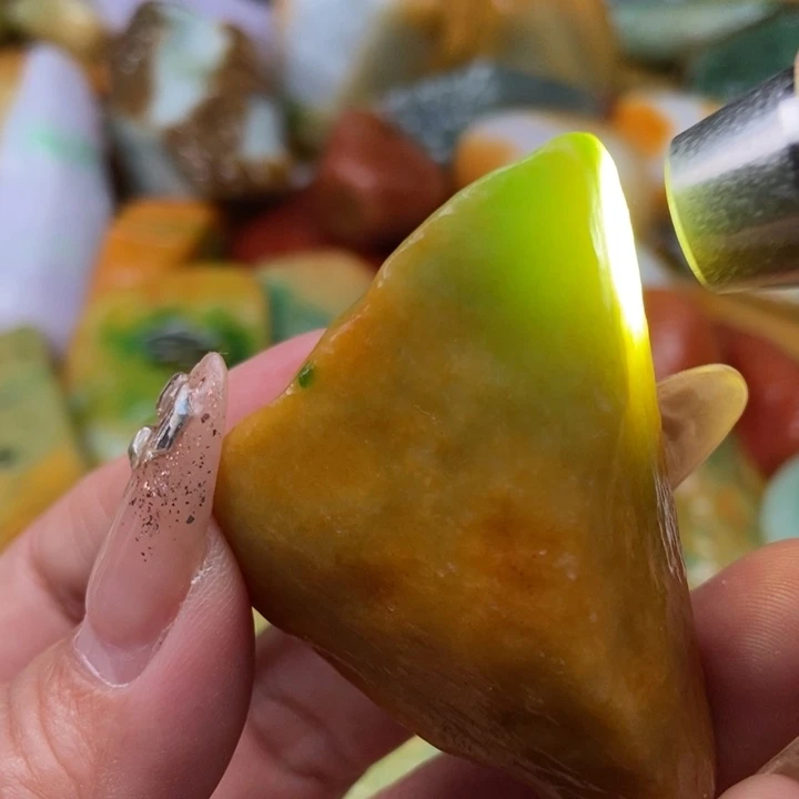 翡翠未镶嵌颈饰缅甸