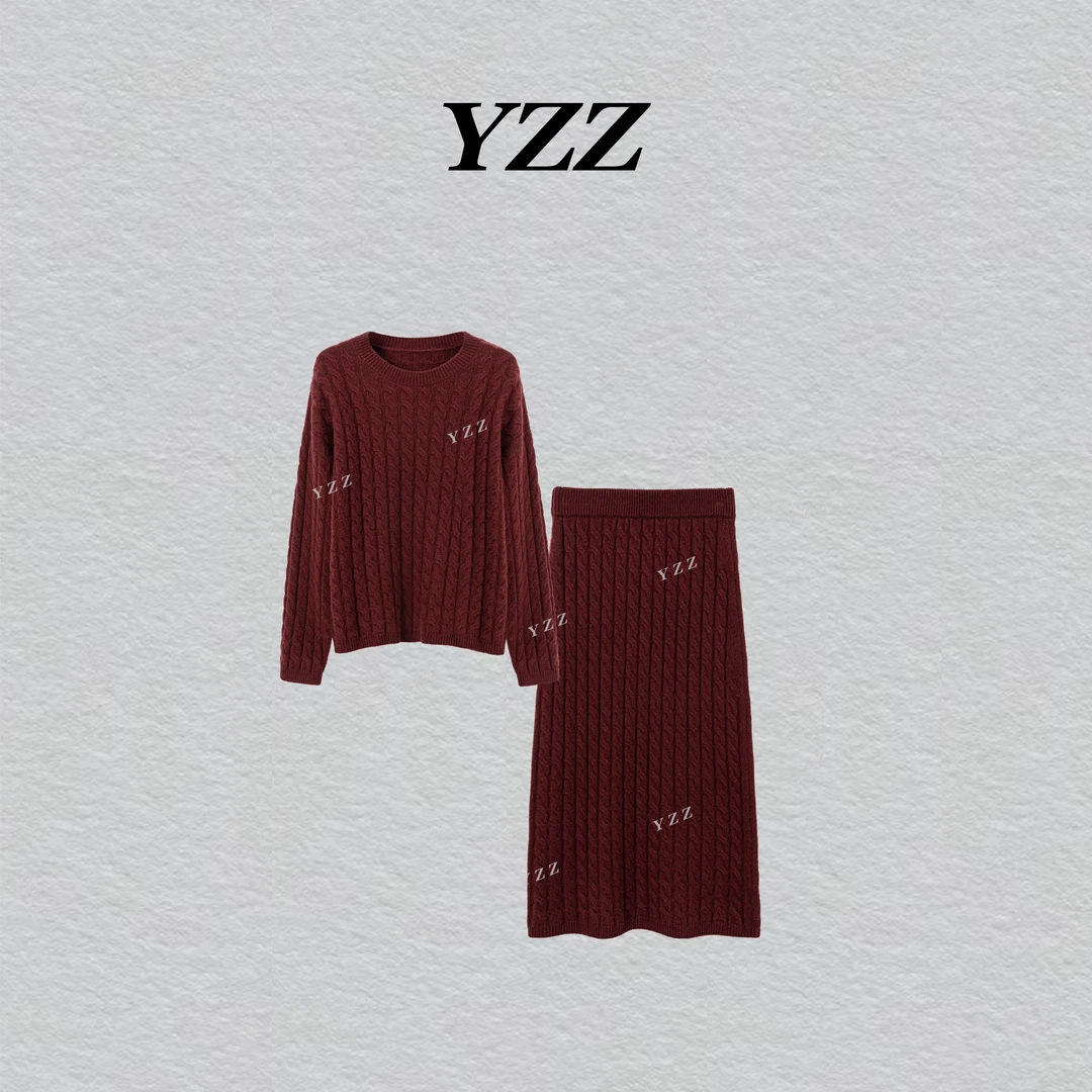 YZZ“战袍” 绵羊毛重工绞花圆领毛衣+半裙浣熊绒套装 810619