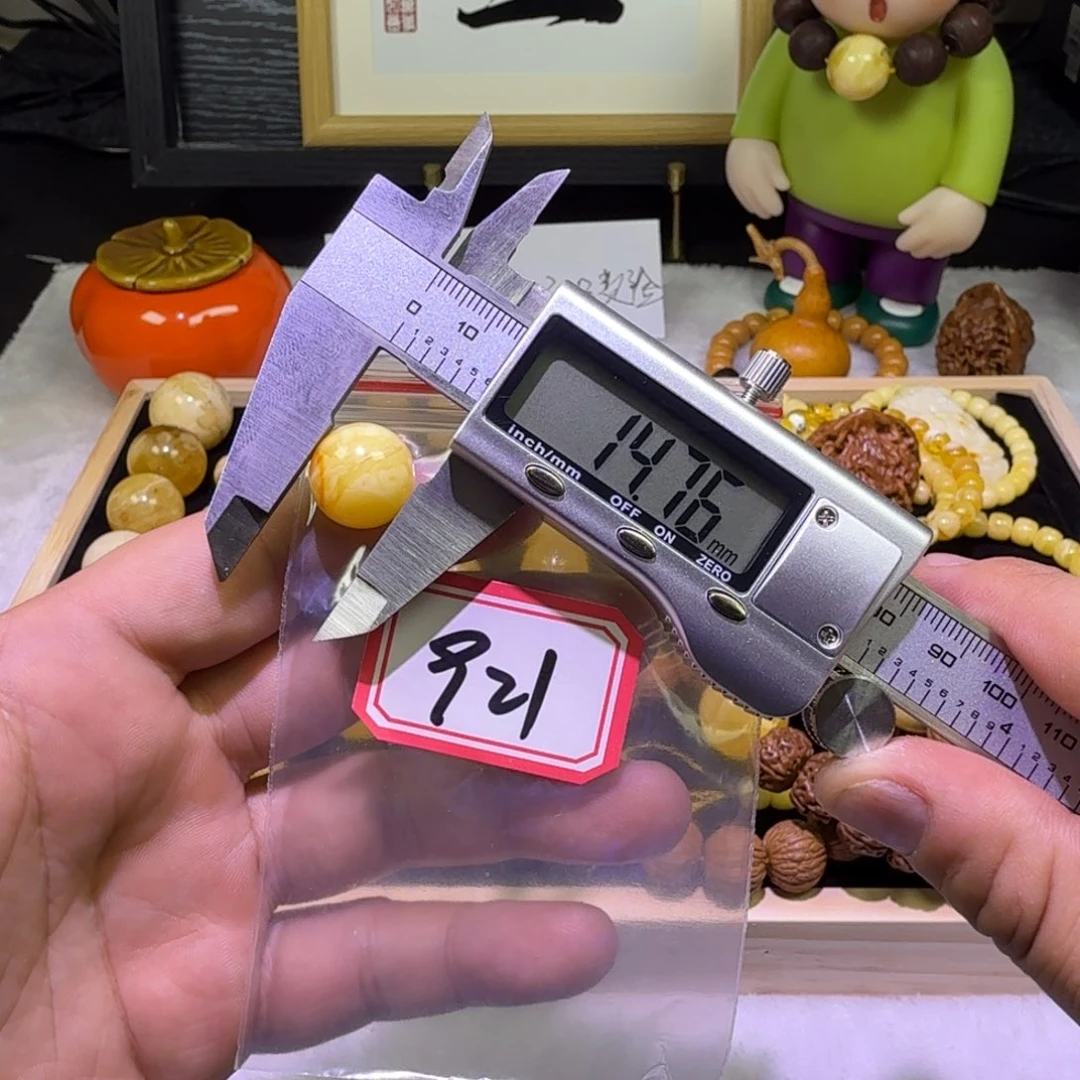 蜜蜡未镶嵌珠宝奇石