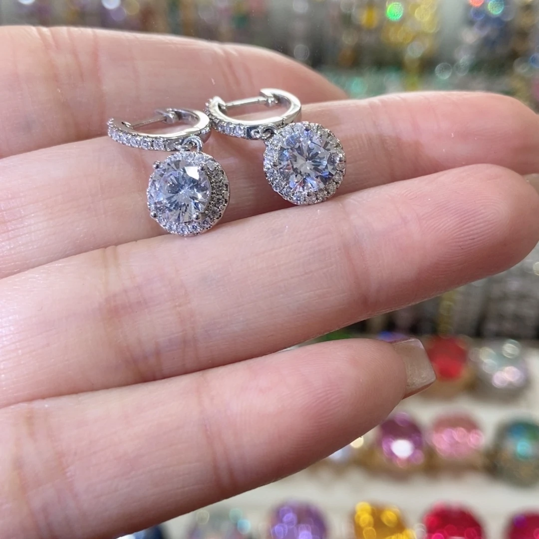 66锆石（处理）耳扣