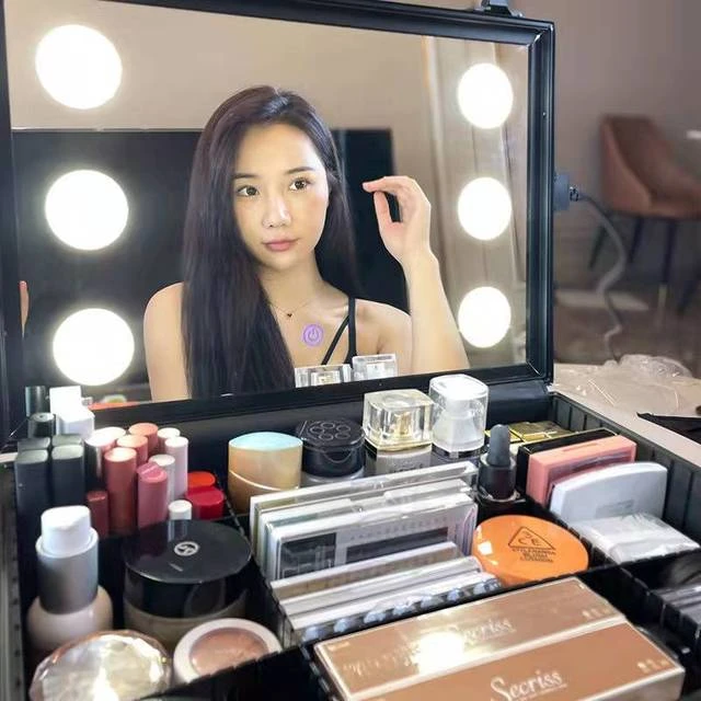 专业跟妆师化妆箱高级LED镜子带灯2025新款手提便捷大容量用收纳