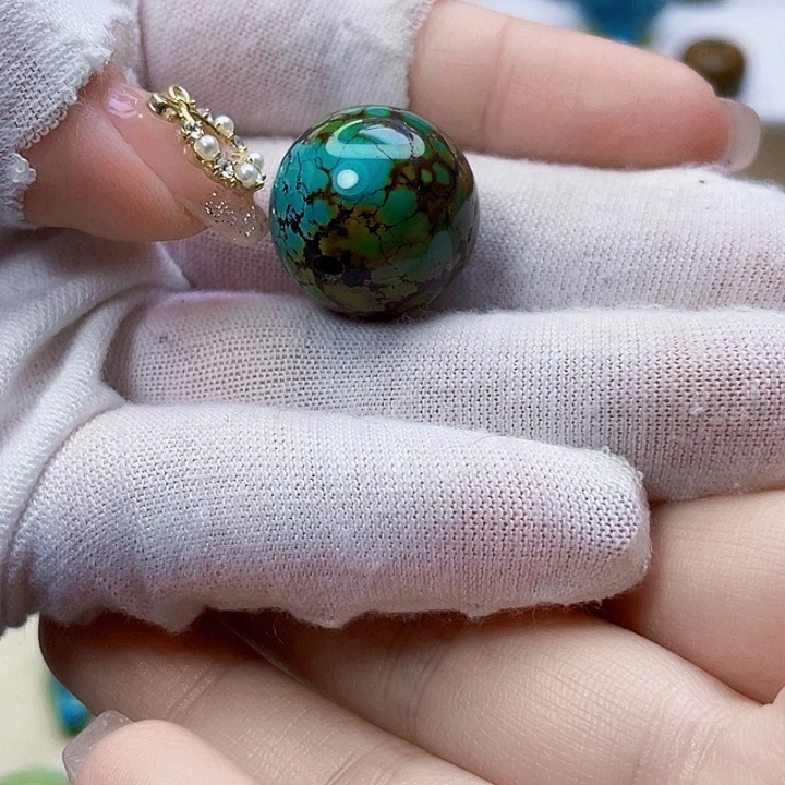 绿松石未镶嵌颈饰