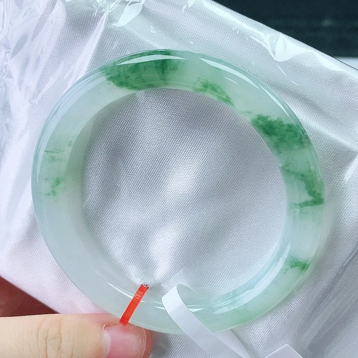 翡翠手镯未镶嵌53圈