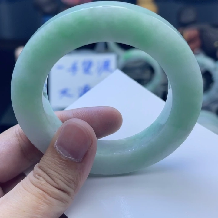 定制翡翠未镶嵌手镯