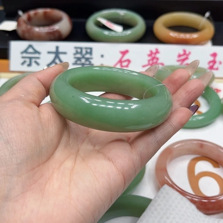 未镶嵌手镯石英质玉?**乐