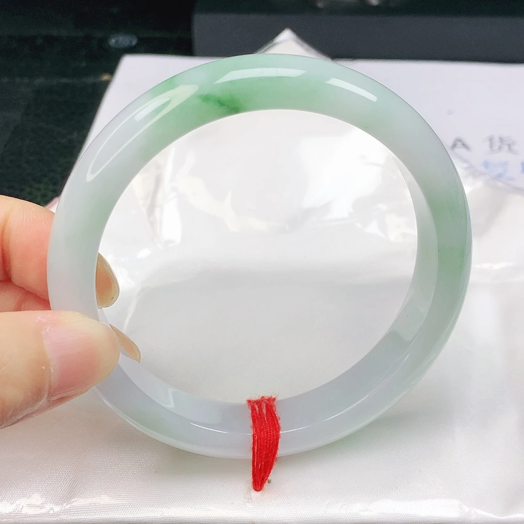 翡翠手镯未镶嵌正
