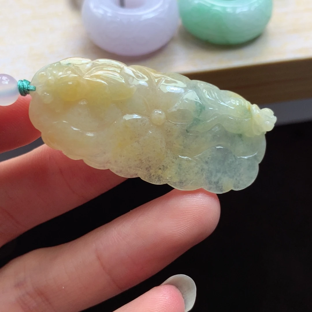 翡翠未镶嵌颈饰吊坠