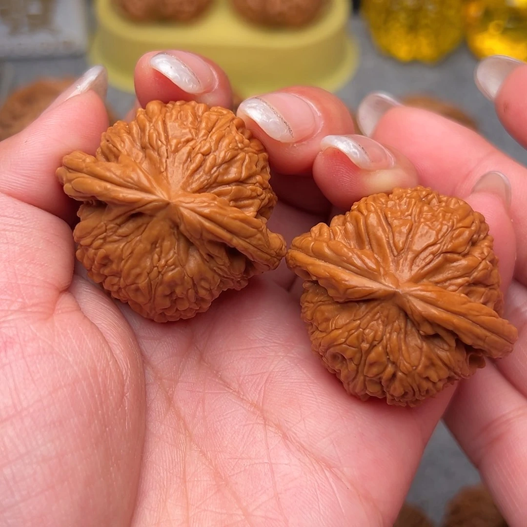 把件文玩核桃红皮球白40全品