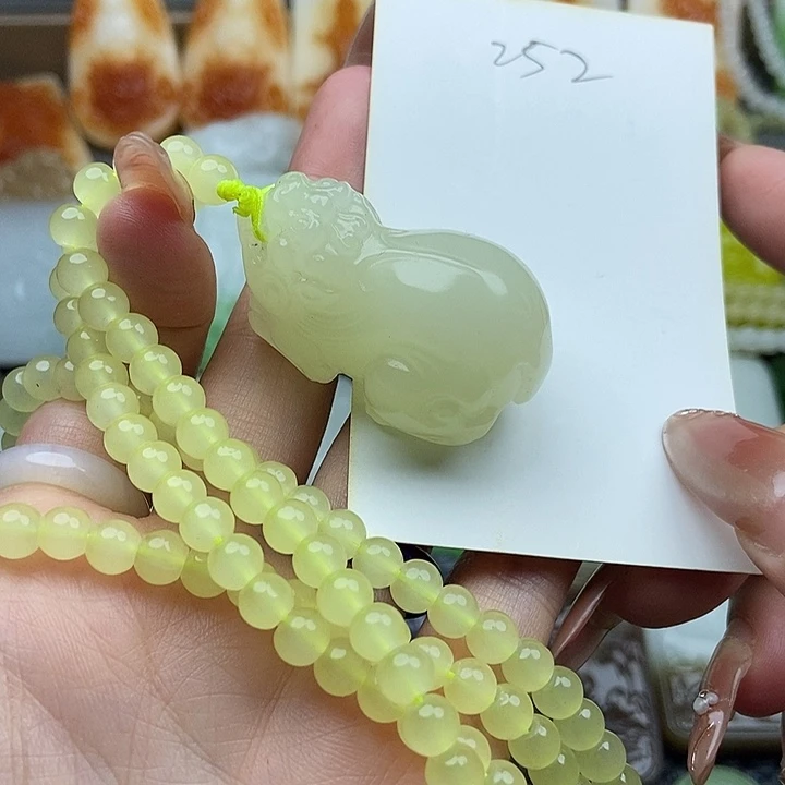 颈饰未镶嵌和田玉