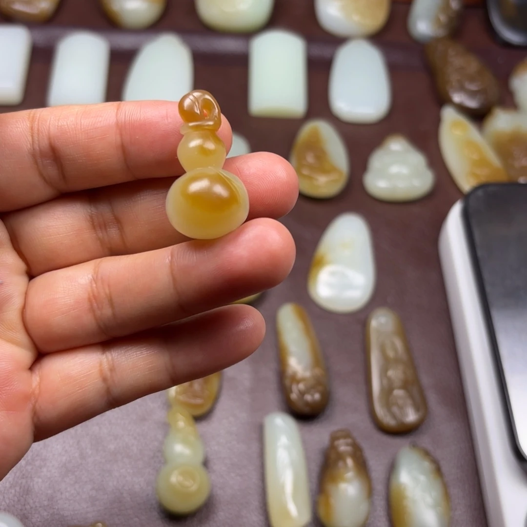 和田玉（糖玉）未镶嵌颈饰