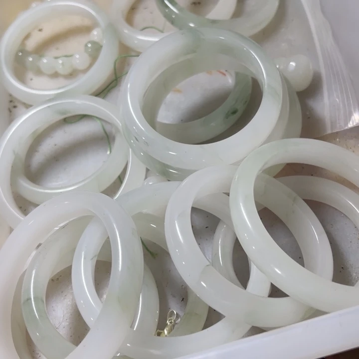石英质玉未镶嵌耳钉