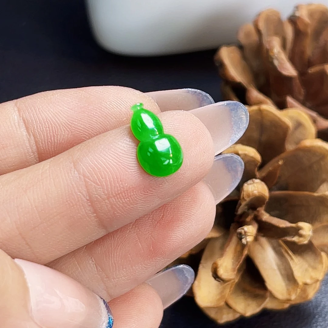 裸石翡翠ZY0001满色正阳绿葫芦