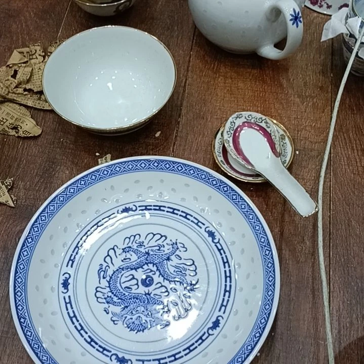 诚***。陶瓷景德镇盘子一个