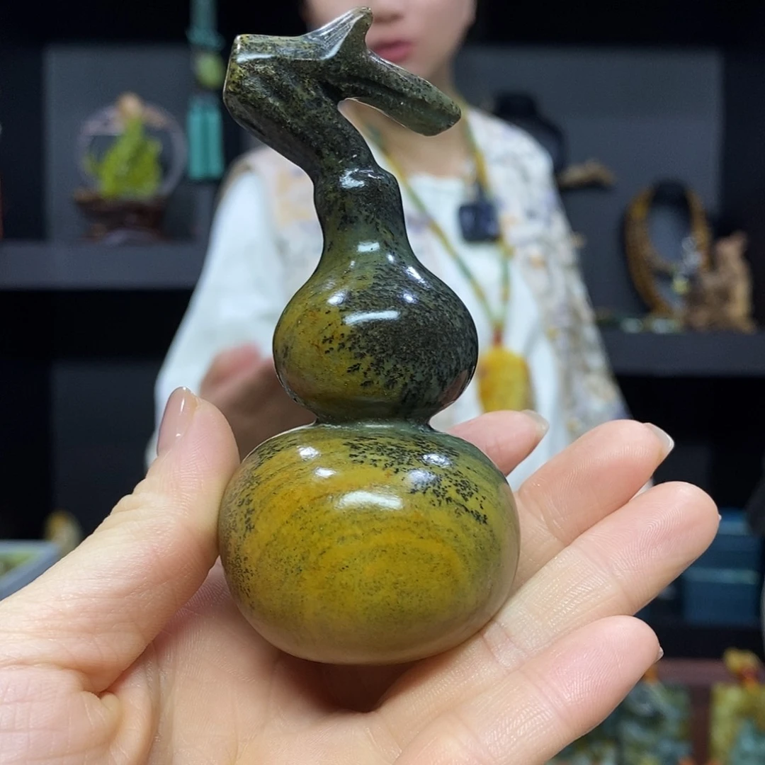 未镶嵌岫岩河磨玉（透闪石质玉）把件