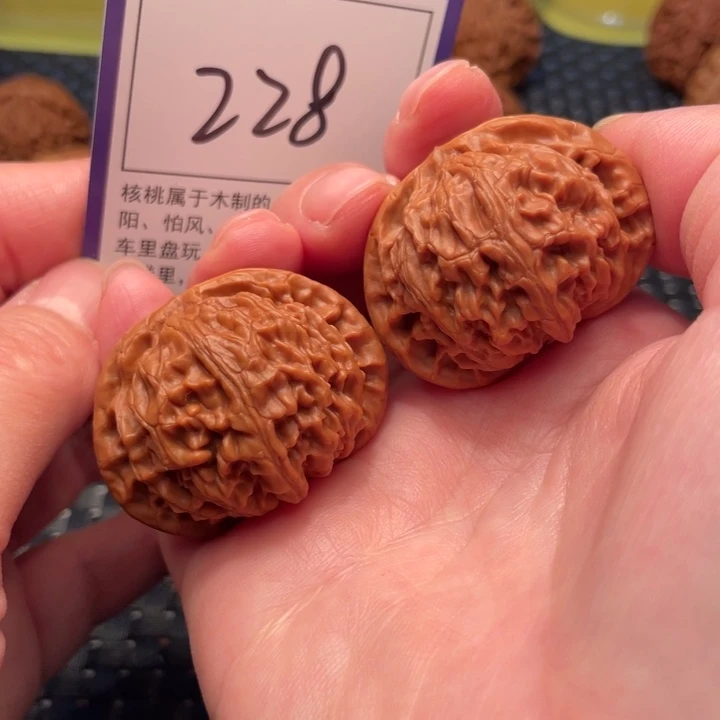 文玩核桃把件40宫灯228