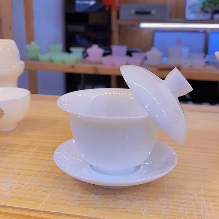 纯白冰种玉盖碗盖碗