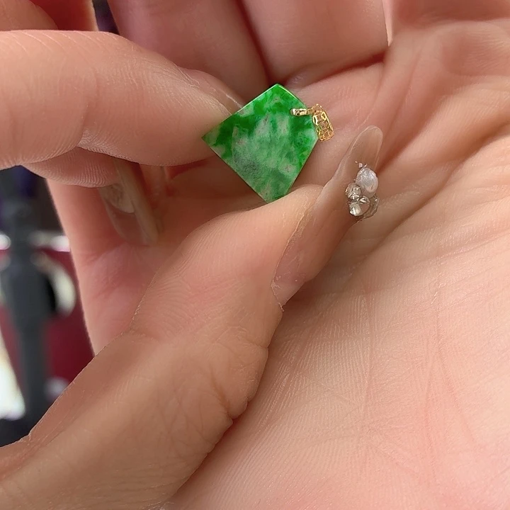 翡翠18K金镶嵌颈饰翡翠