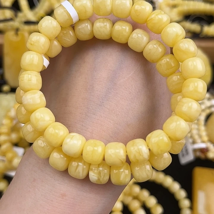 琥珀颈饰未镶嵌琥珀，多样性发其一