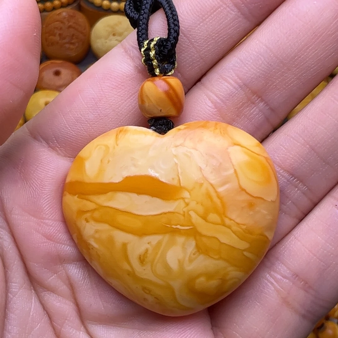 蜜蜡未镶嵌珠宝奇石