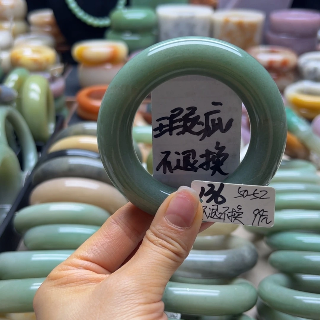 未镶嵌手镯石英岩玉