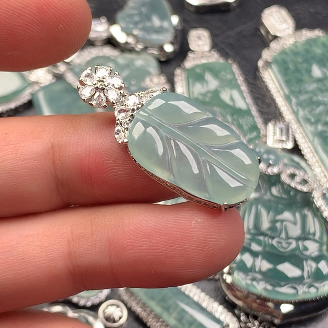 翡翠未镶嵌颈饰叶子