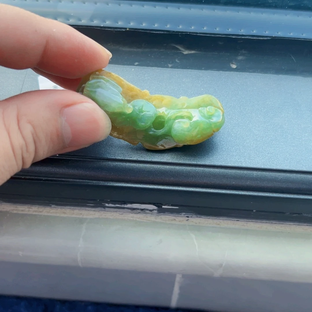 翡翠未镶嵌颈饰挂件