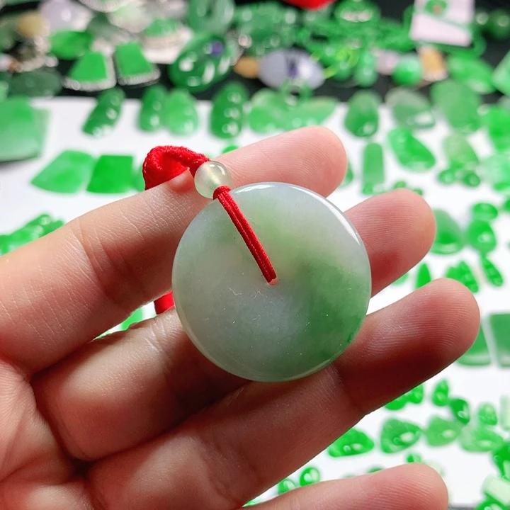 翡翠挂件未镶嵌翡翠