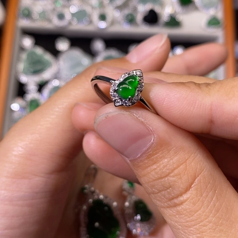 【闪购商品】翡翠颈饰未镶嵌天然