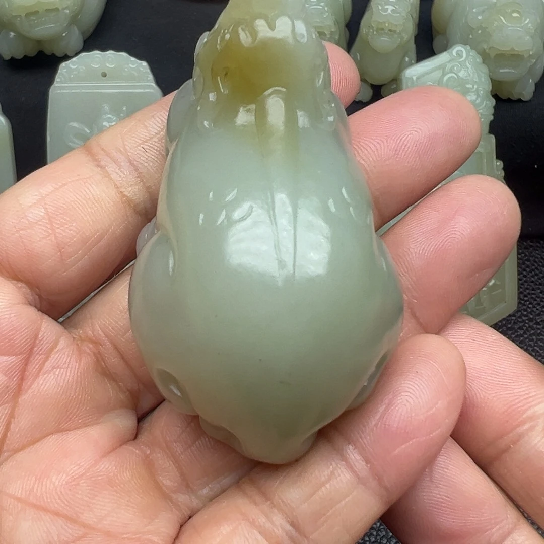 和田玉（糖玉）未镶嵌把件