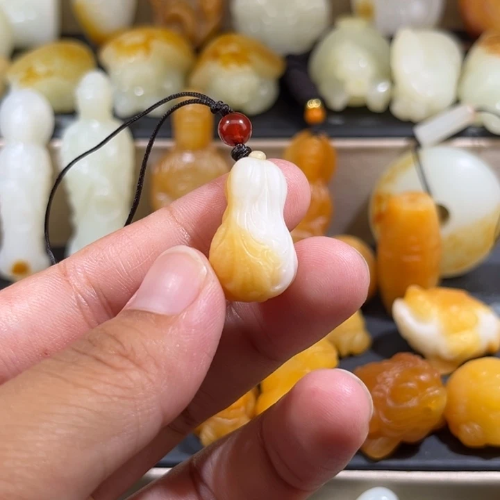 颈饰未镶嵌和田玉