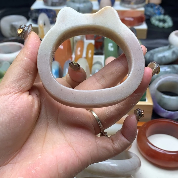 未镶嵌手镯石英质玉