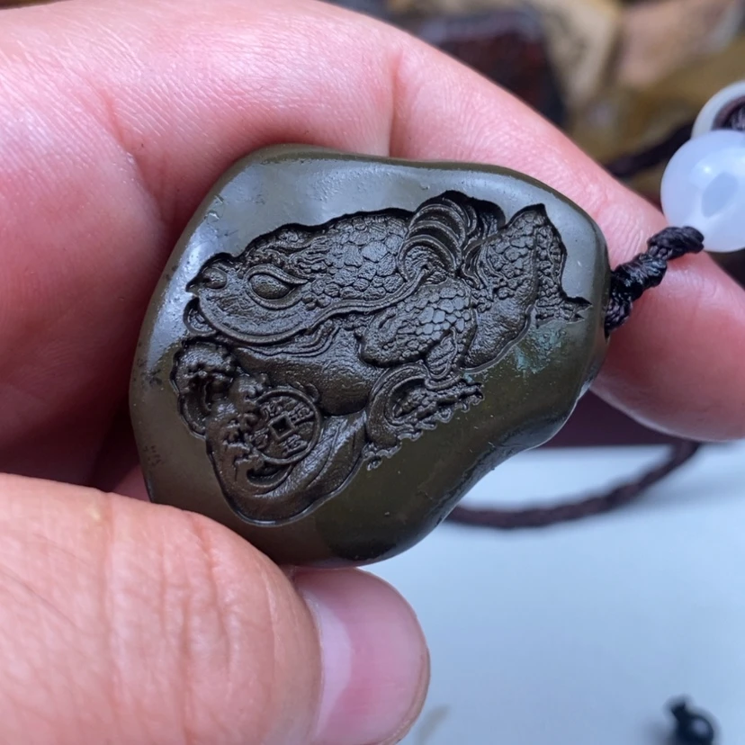 【闪购商品】原石雕刻手把件脖挂件