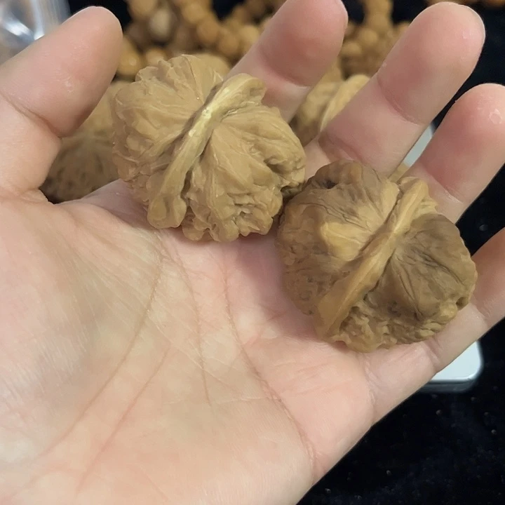 把件文玩核桃41左右瑕疵练手蛤蟆头，编号015