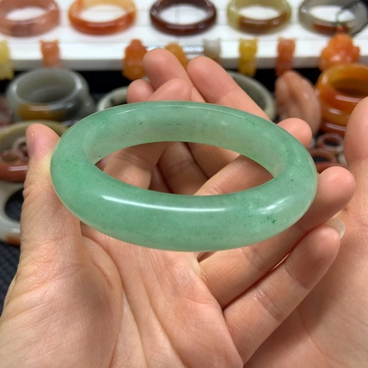 石英质玉未镶嵌手镯