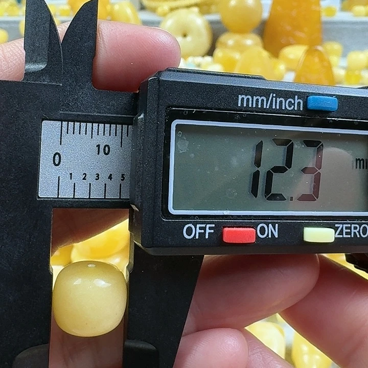 蜜蜡未镶嵌裸石13杂