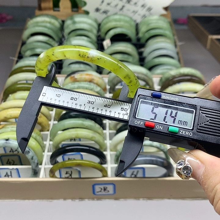 未镶嵌蛇纹石玉手镯71