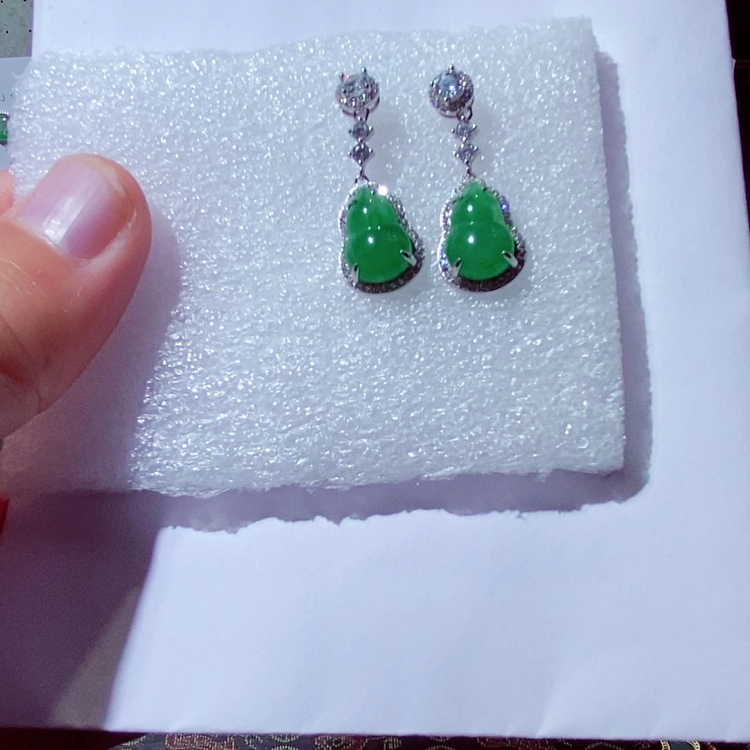 石英质玉（非洲翠）银S925镶嵌耳钉