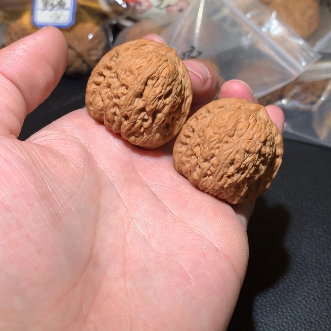 文玩核桃把件绣球38