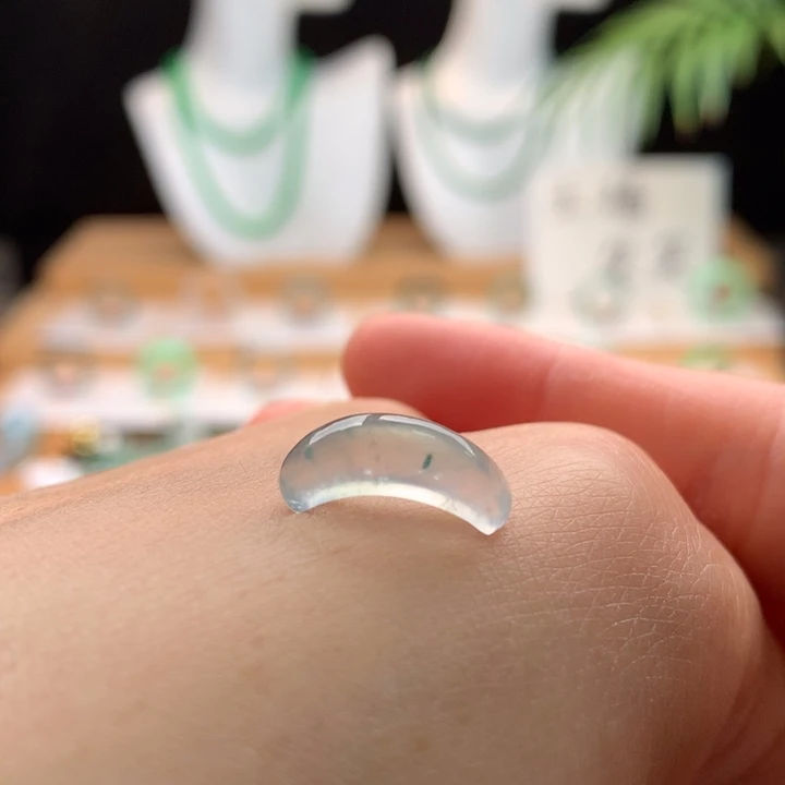 翡翠未镶嵌颈饰天然缅甸A货翡翠