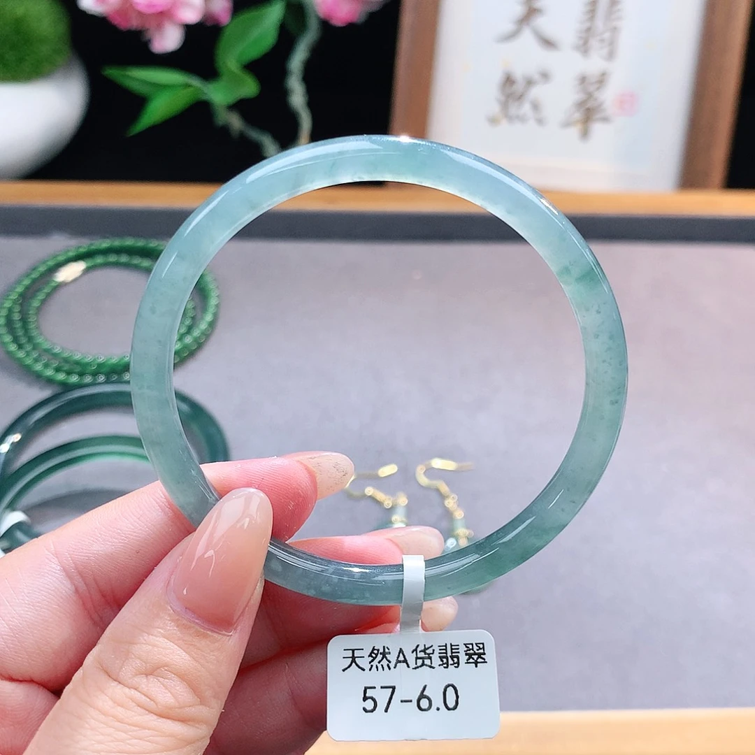 未镶嵌手镯（圆镯）翡翠