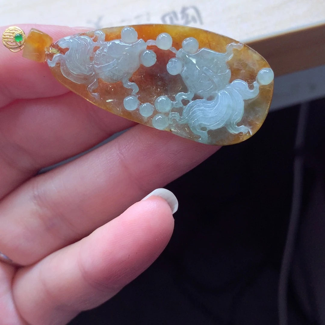 翡翠颈饰18K金镶嵌吊坠