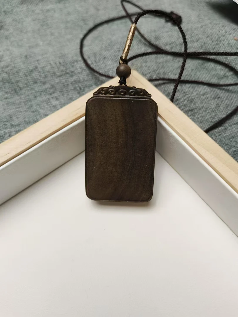 3/5/1 无事牌 颜色偏浅 阴沉老山檀香吊坠FL