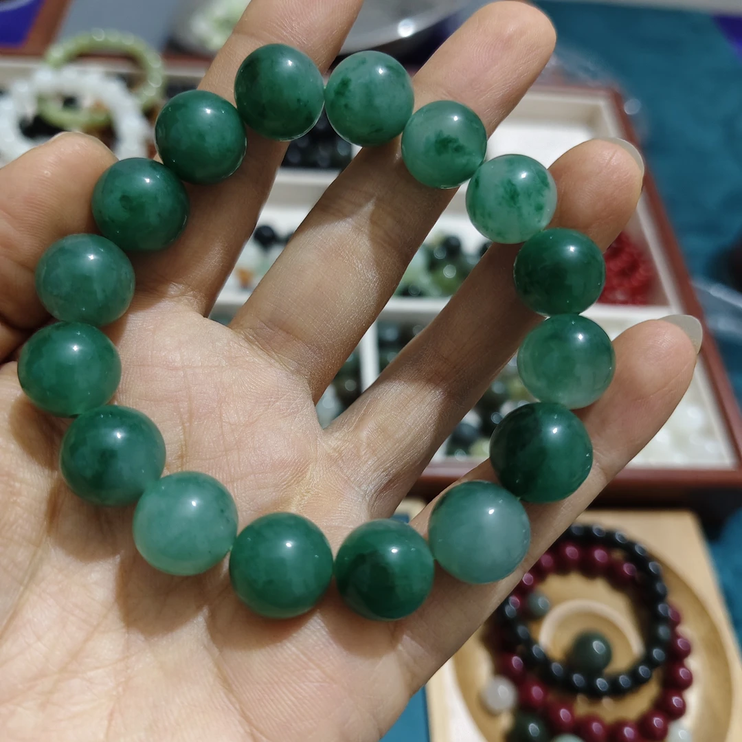 卡13石英岩质玉手串非洲翠