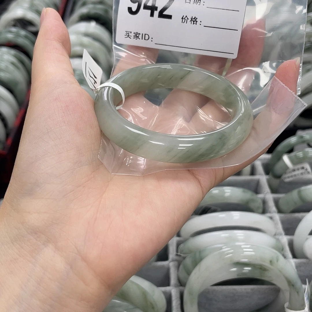 未镶嵌手镯石英质玉