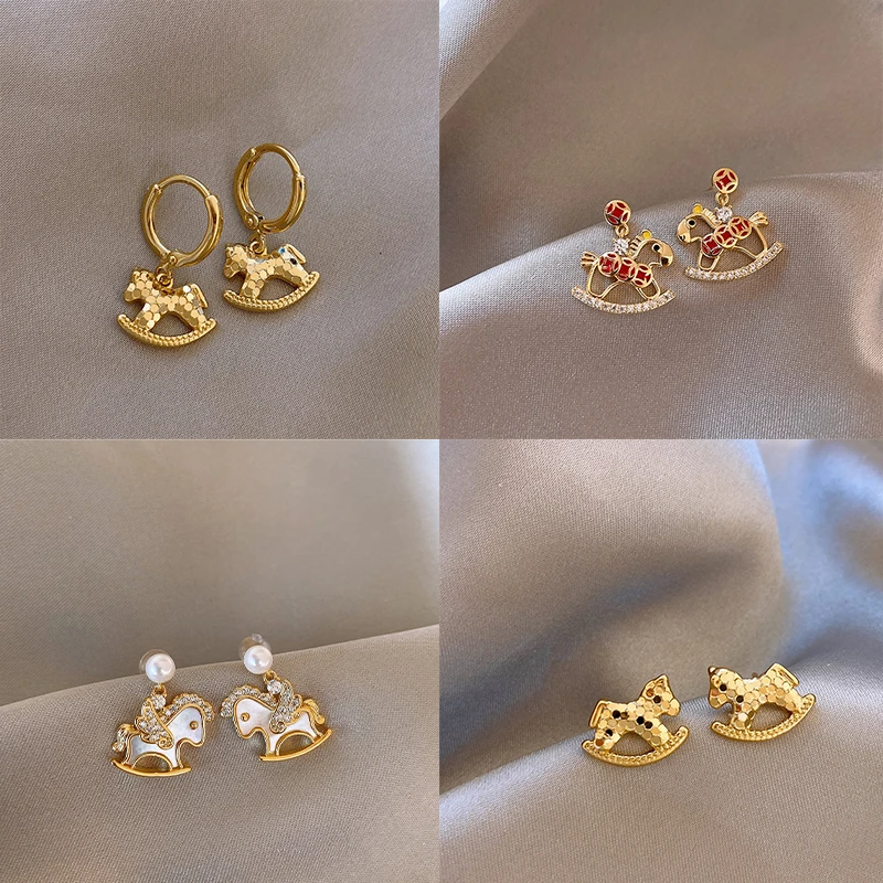 铜合金耳饰 本命年小马耳钉女秋冬新款耳环高级感气质大气耳饰潮
