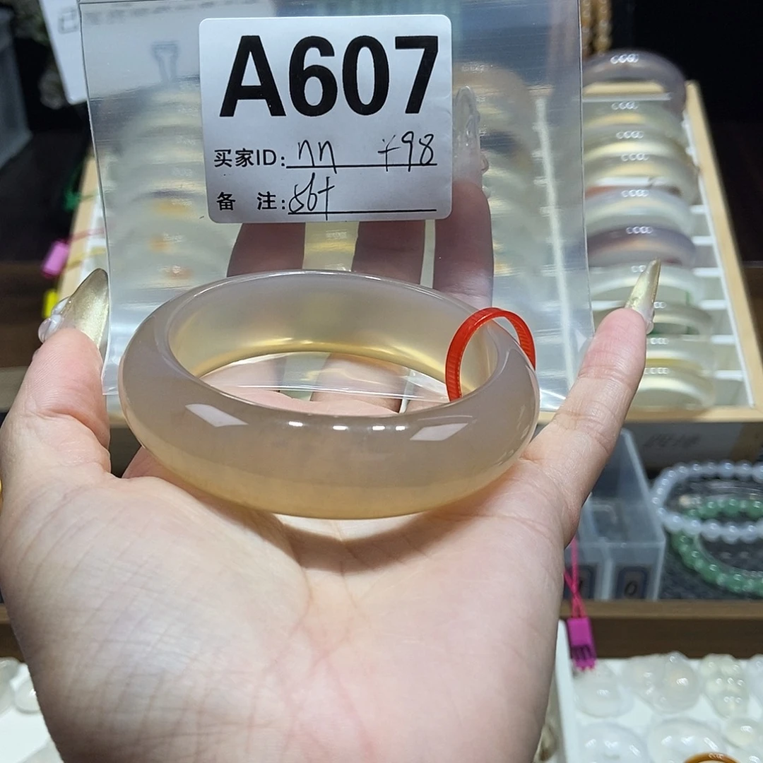 n***.玛瑙/玉髓未镶嵌手镯607
