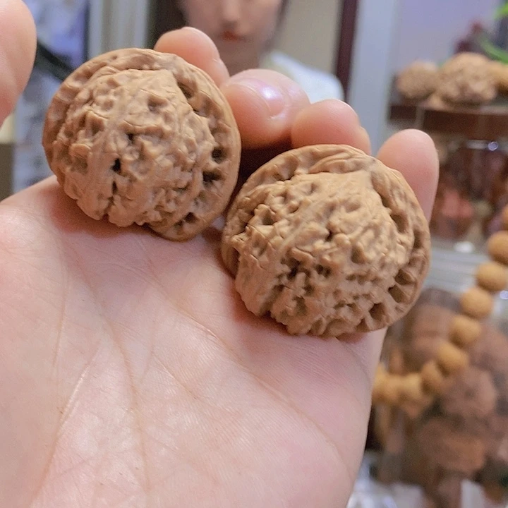 【闪购商品】文玩核桃把件36白狮子练手