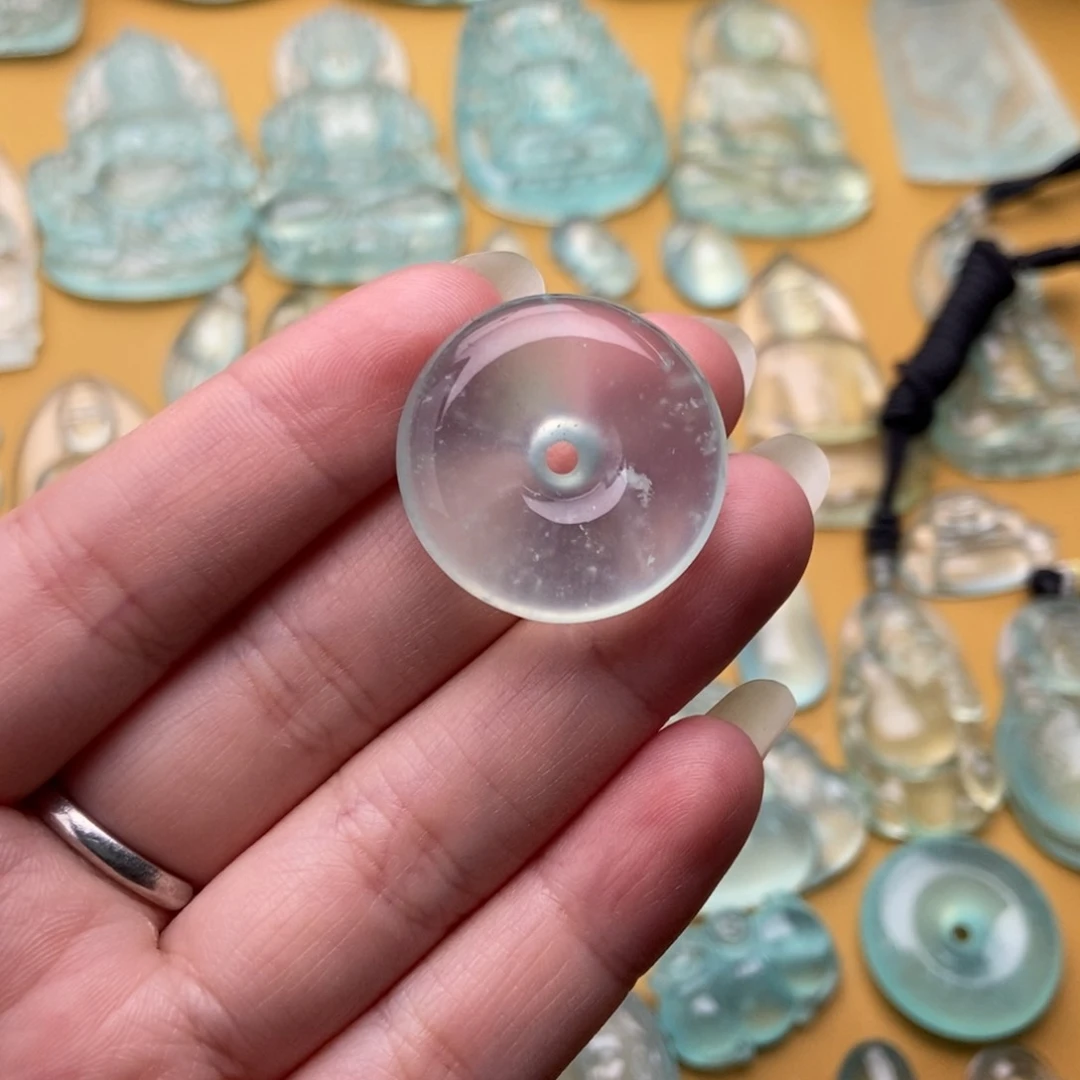 蛇纹石玉未镶嵌颈饰平安扣