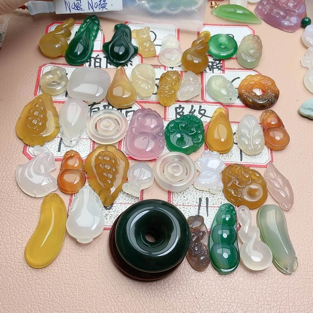 合金颈饰玛瑙/玉髓呵**宝