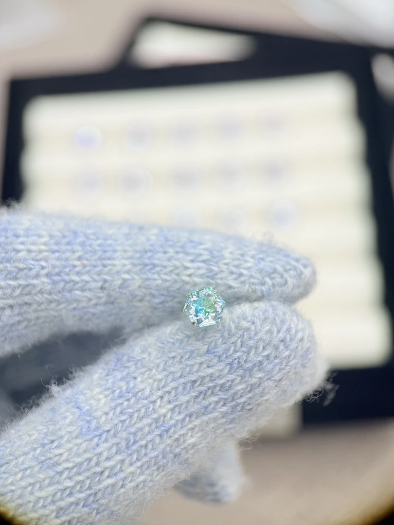 钛钢锆石耳饰 A619  双色渐变女王切锆石6mm耳骨钉耳钉